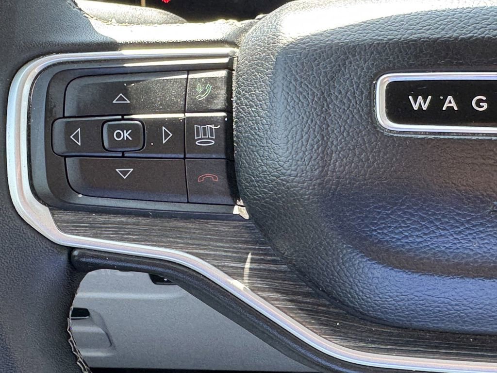 Used 2024 Jeep Wagoneer Series III AWD/4WD image 18