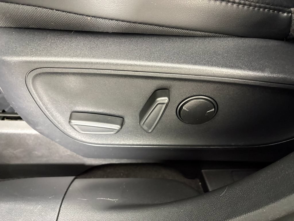 Certified 2025 Ford Escape SE FWD image 15