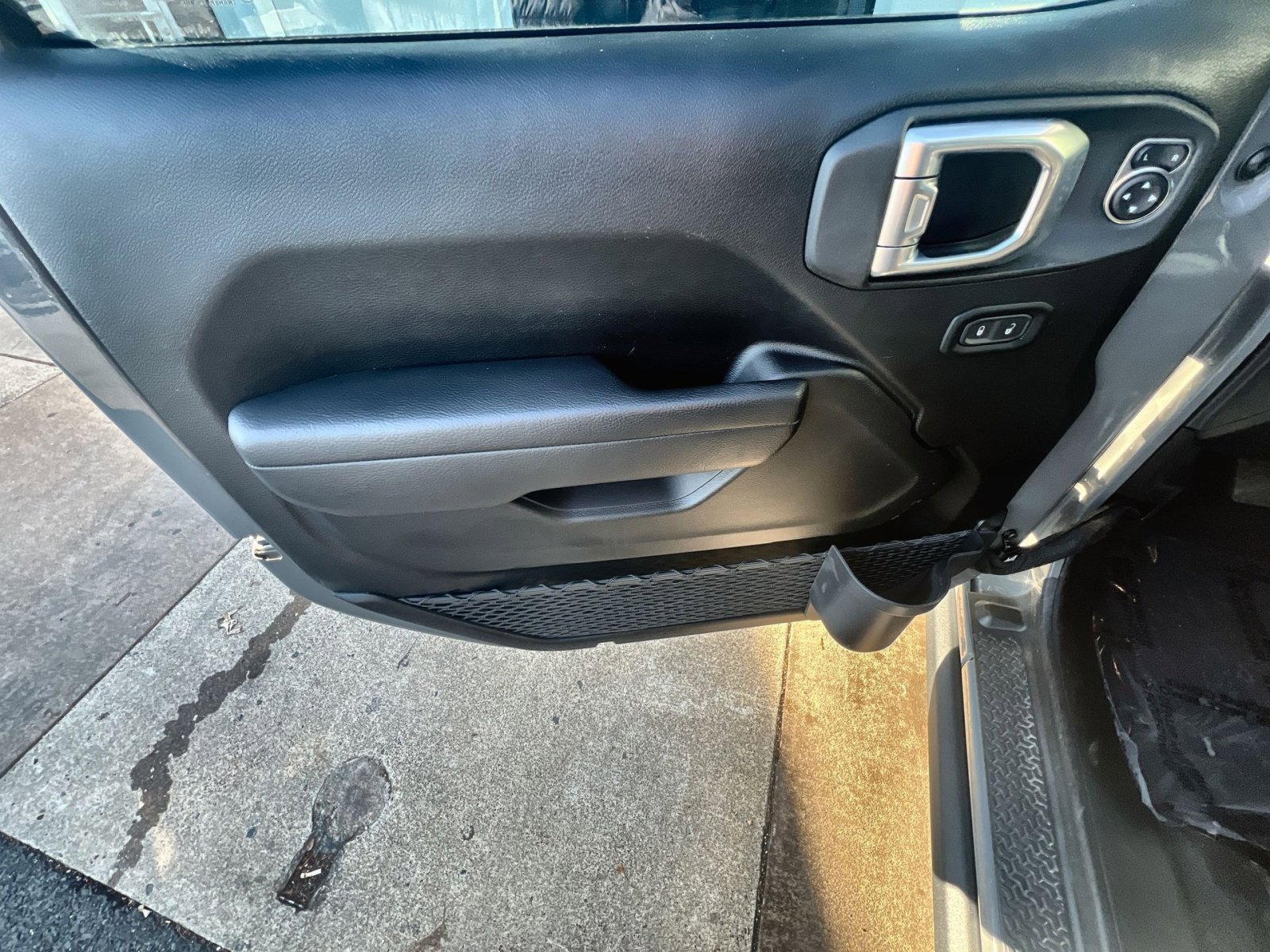 Used 2023 Jeep Wrangler Unlimited Rubicon w/ Steel Bumper Group image 15