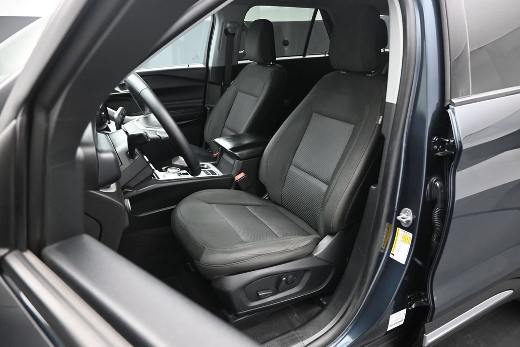Certified 2023 Ford Explorer XLT RWD image 9