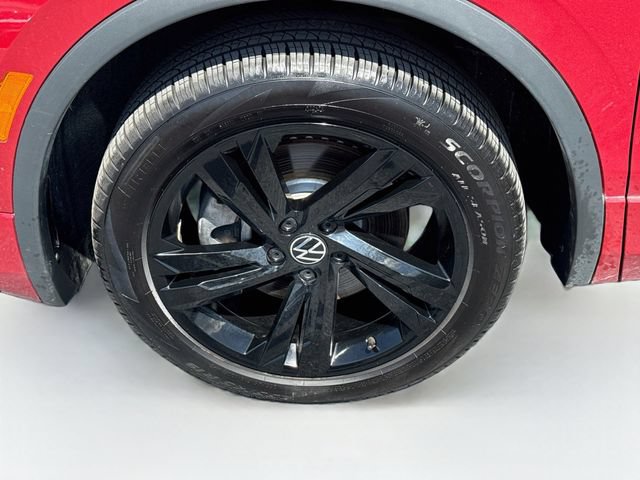 Used 2024 Volkswagen Tiguan SE R-Line AWD/4WD image 40