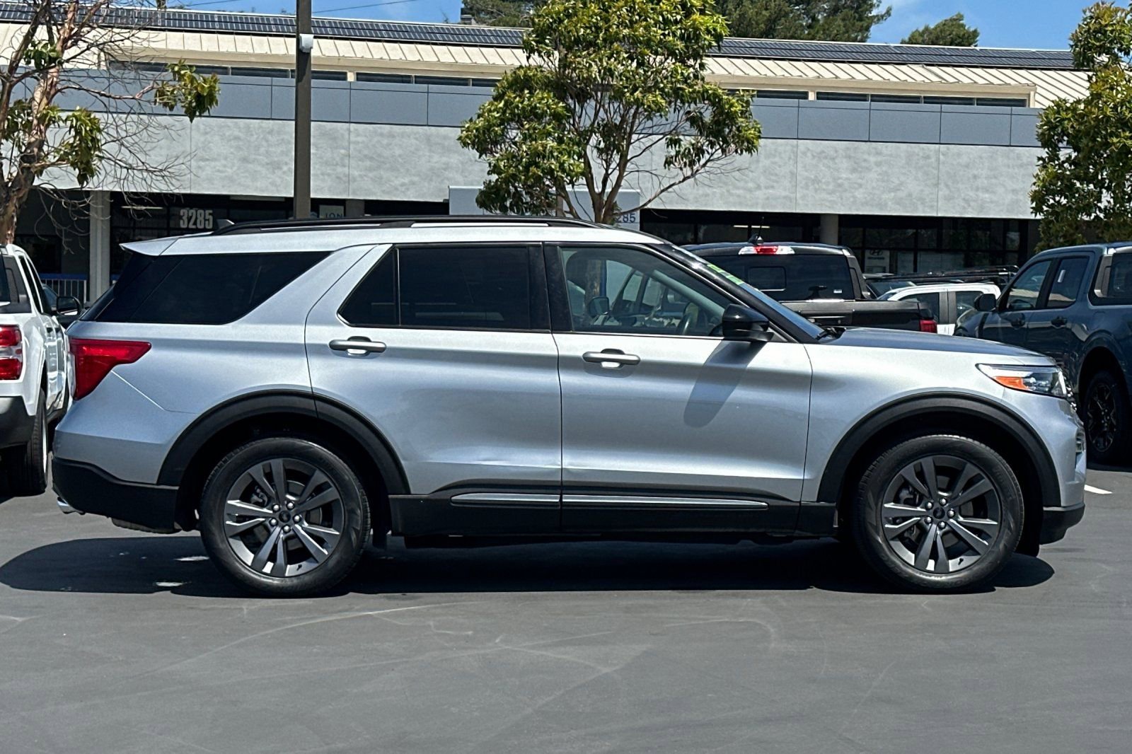 Certified 2023 Ford Explorer XLT w/ Equipment Group 202A RWD video 3