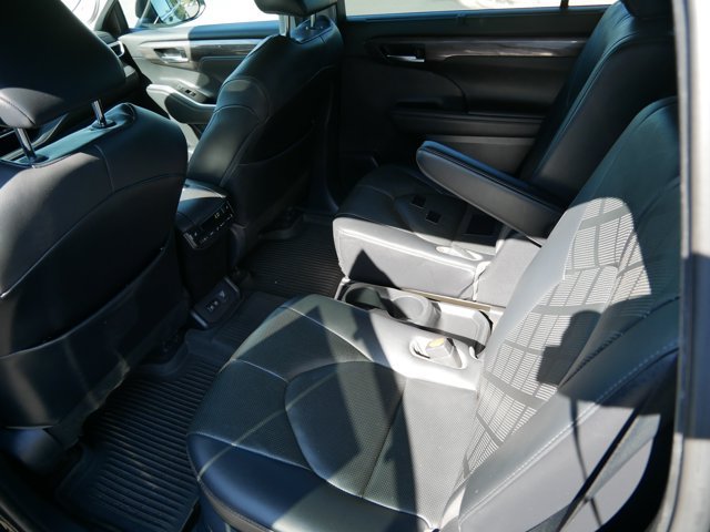 Used 2021 Toyota Highlander Platinum AWD/4WD image 12