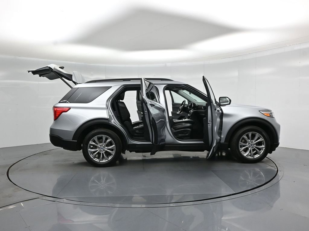 Certified 2023 Ford Explorer XLT w/ Equipment Group 202A AWD/4WD image 4