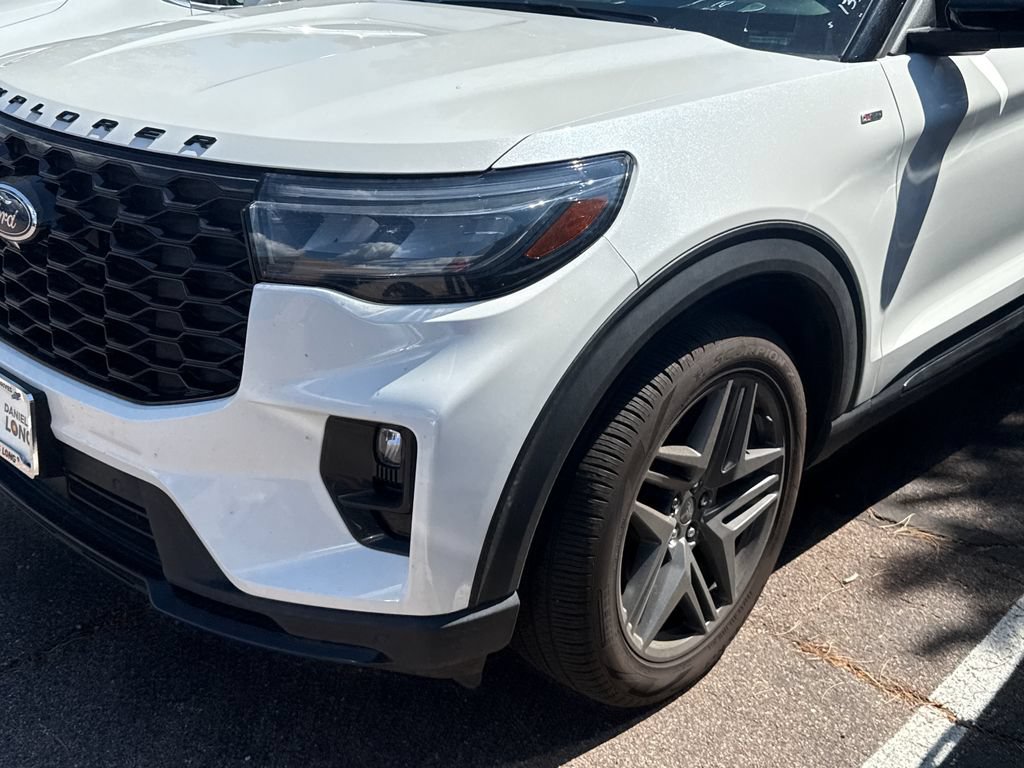 Certified 2025 Ford Explorer ST-Line w/ ST-Line Street Pack AWD/4WD image 3