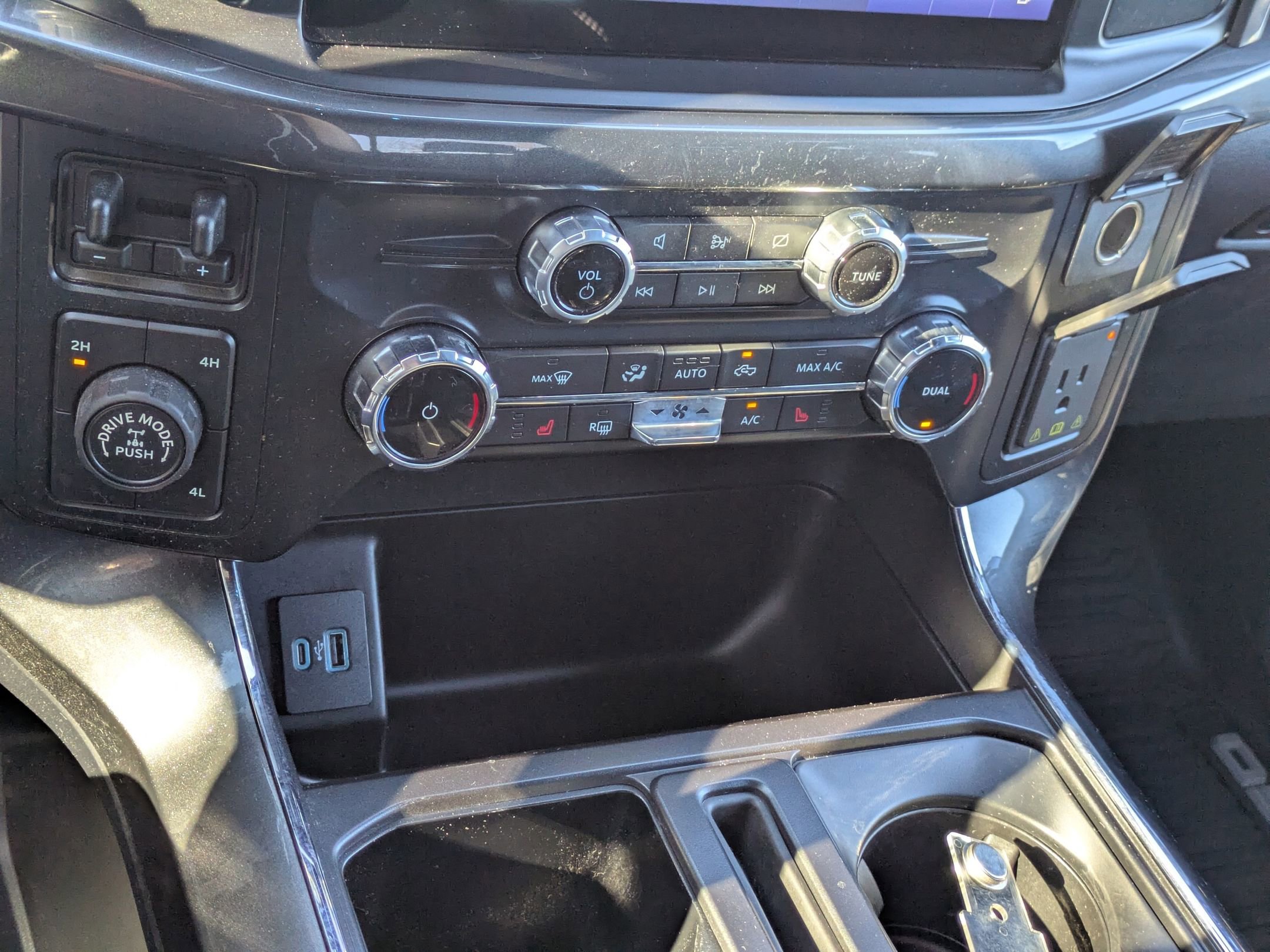 Certified 2022 Ford F150 XLT w/ Equipment Group 302A High image 21