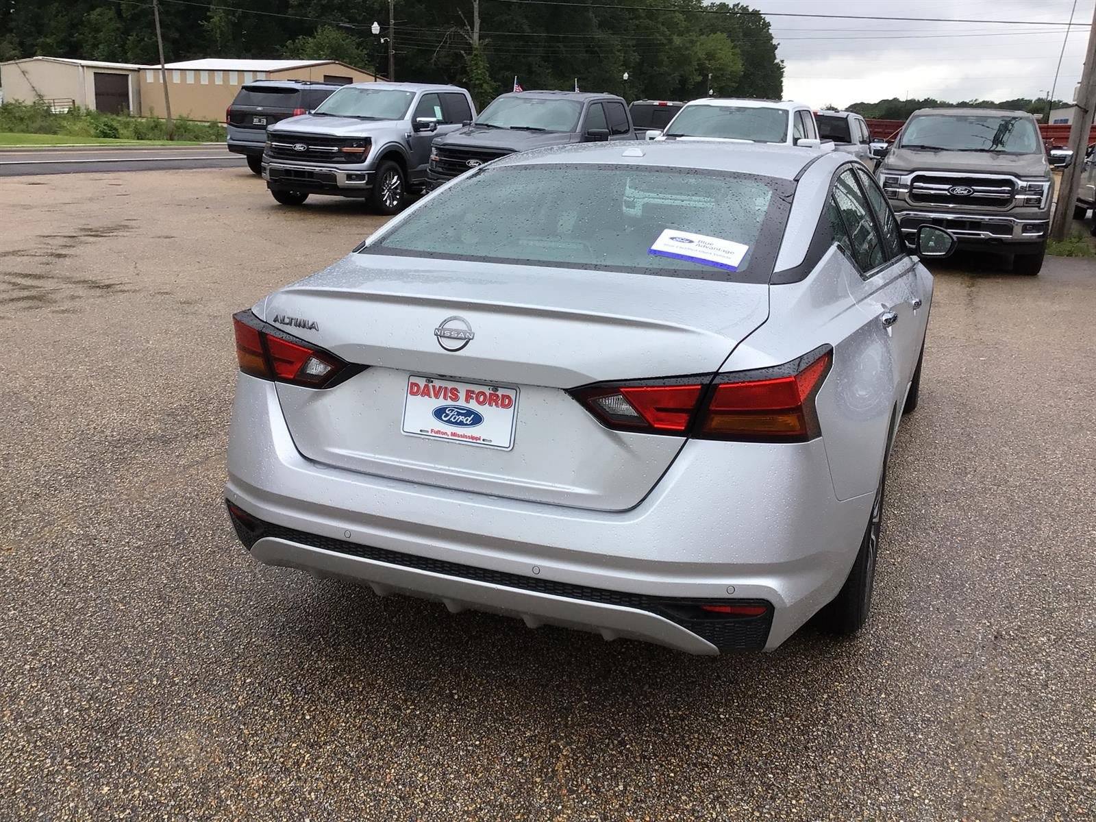 Used 2025 Nissan Altima 2.5 SV FWD image 10