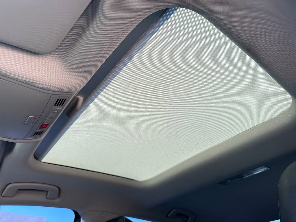 Used 2024 Volkswagen Jetta SE w/ Panoramic Sunroof Package image 21