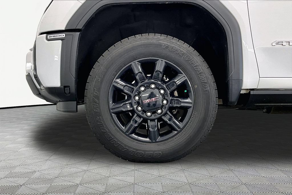 Used 2024 GMC Sierra 2500 AT4 w/ AT4 Premium Plus Package AWD/4WD image 9