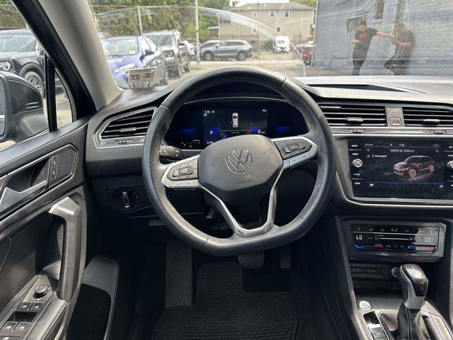Used 2022 Volkswagen Tiguan SE AWD/4WD image 38