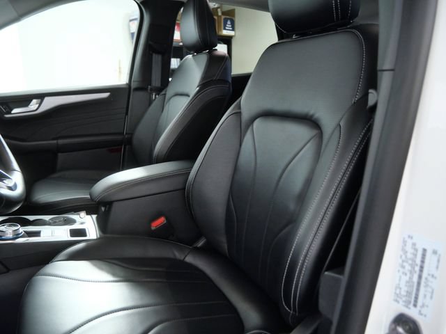 Certified 2025 Ford Escape Platinum w/ Premium Technology Package AWD/4WD image 17