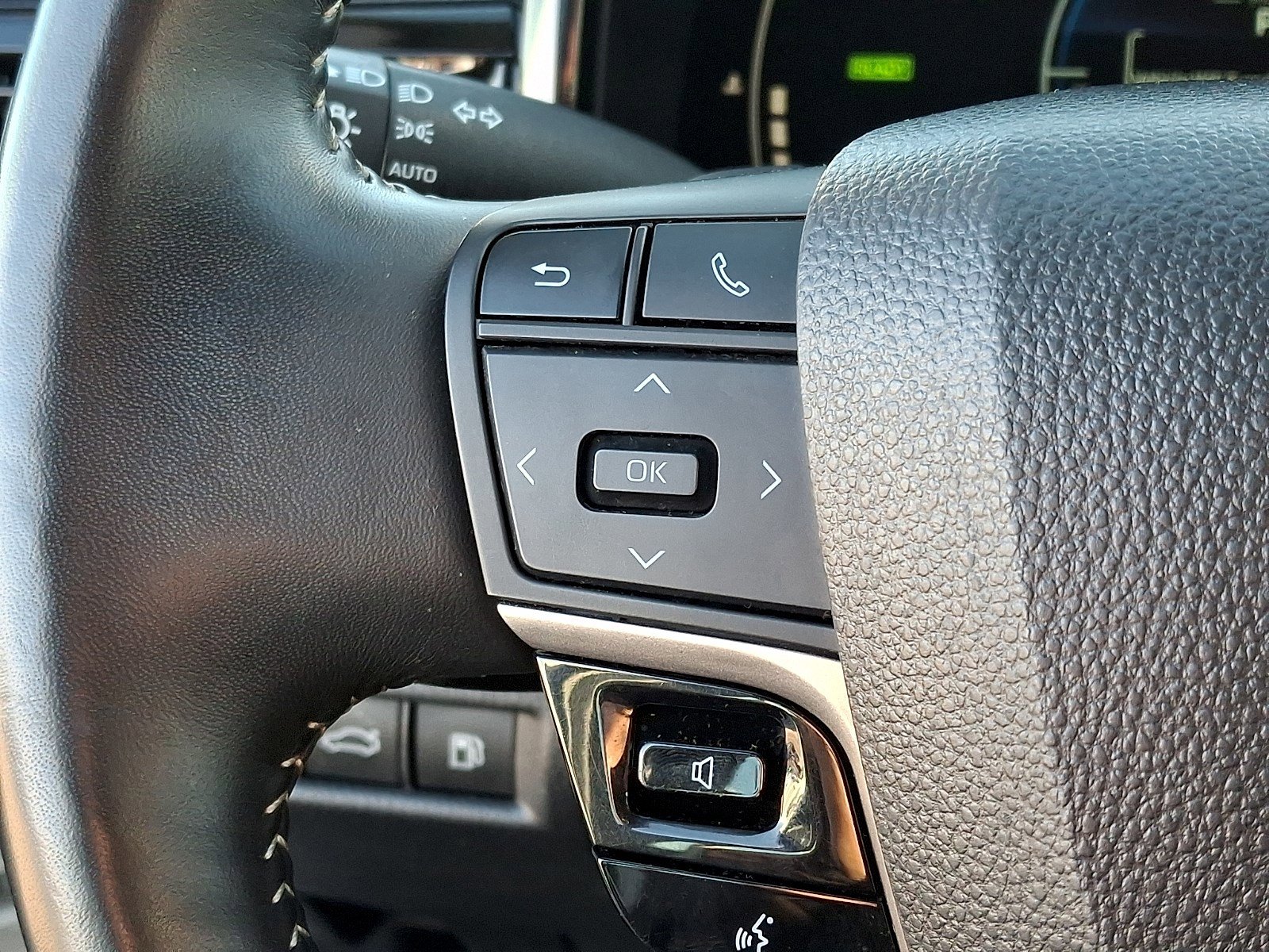 Used 2025 Toyota Camry SE FWD image 19