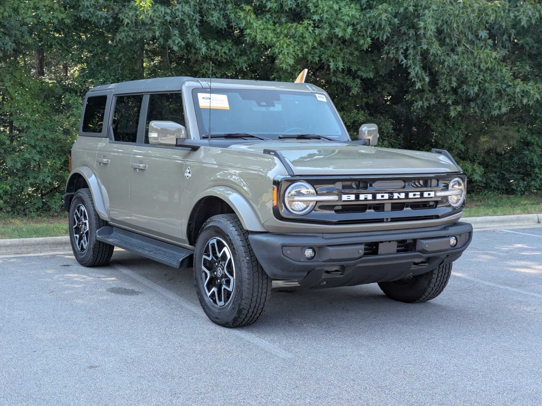 Certified 2025 Ford Bronco Outer Banks AWD/4WD image 2