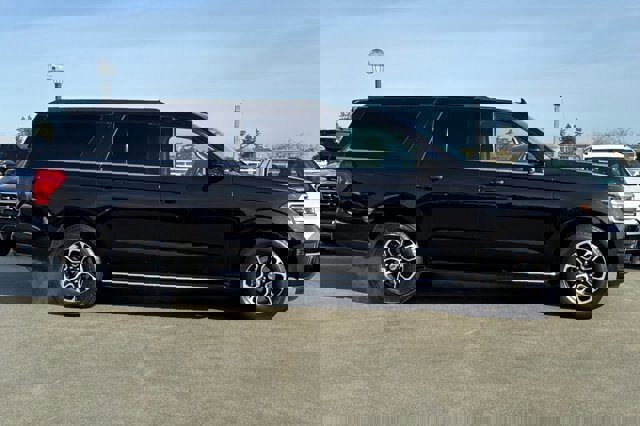 Certified 2022 Ford Expedition Max XLT image 6