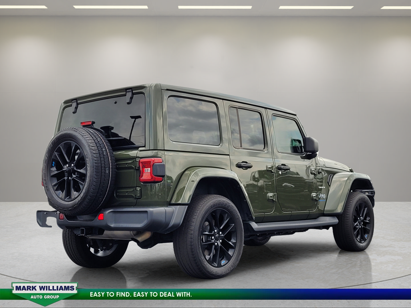 Used 2023 Jeep Wrangler Unlimited Sahara w/ Cold Weather Group AWD/4WD image 4