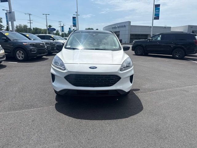Certified 2022 Ford Escape SE w/ SE Sport Appearance Package AWD/4WD image 2