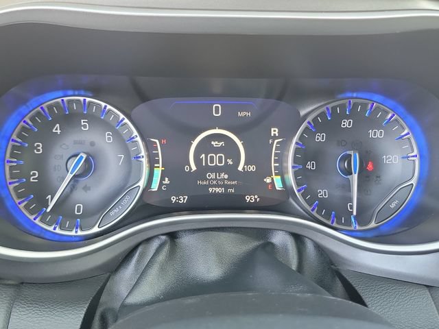 Used 2022 Chrysler Pacifica Touring-L FWD image 32