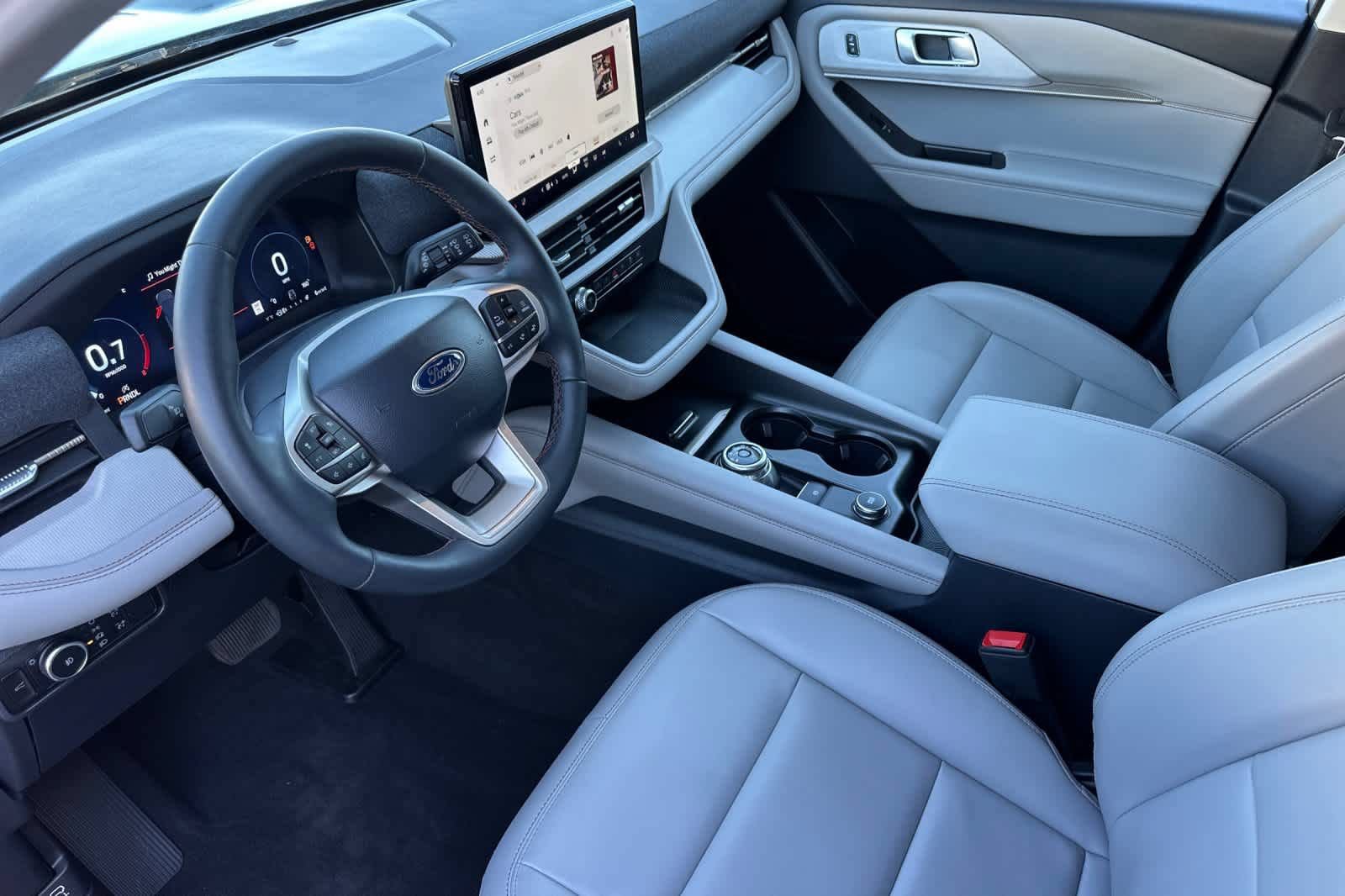 Certified 2025 Ford Explorer Active w/ Active Comfort Package AWD/4WD image 12