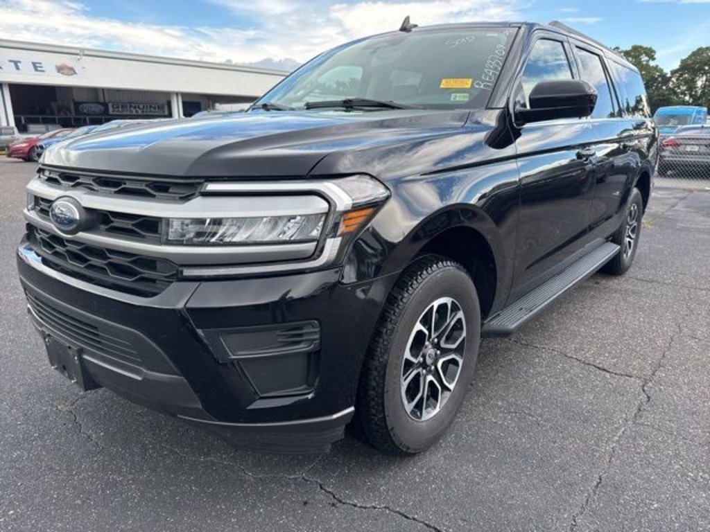 Certified 2024 Ford Expedition Max XLT image 3