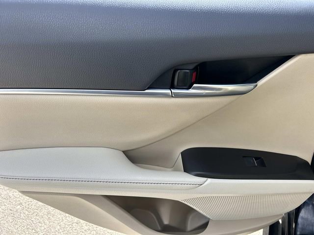 Used 2022 Toyota Camry XLE w/ Cold Weather Package image 18