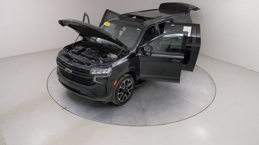Used 2024 Chevrolet Suburban RST w/ Luxury Package AWD/4WD image 46