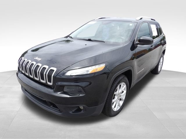 Used 2017 Jeep Cherokee Latitude FWD image 3