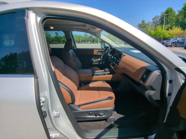 Used 2024 Nissan Pathfinder Platinum AWD/4WD image 28