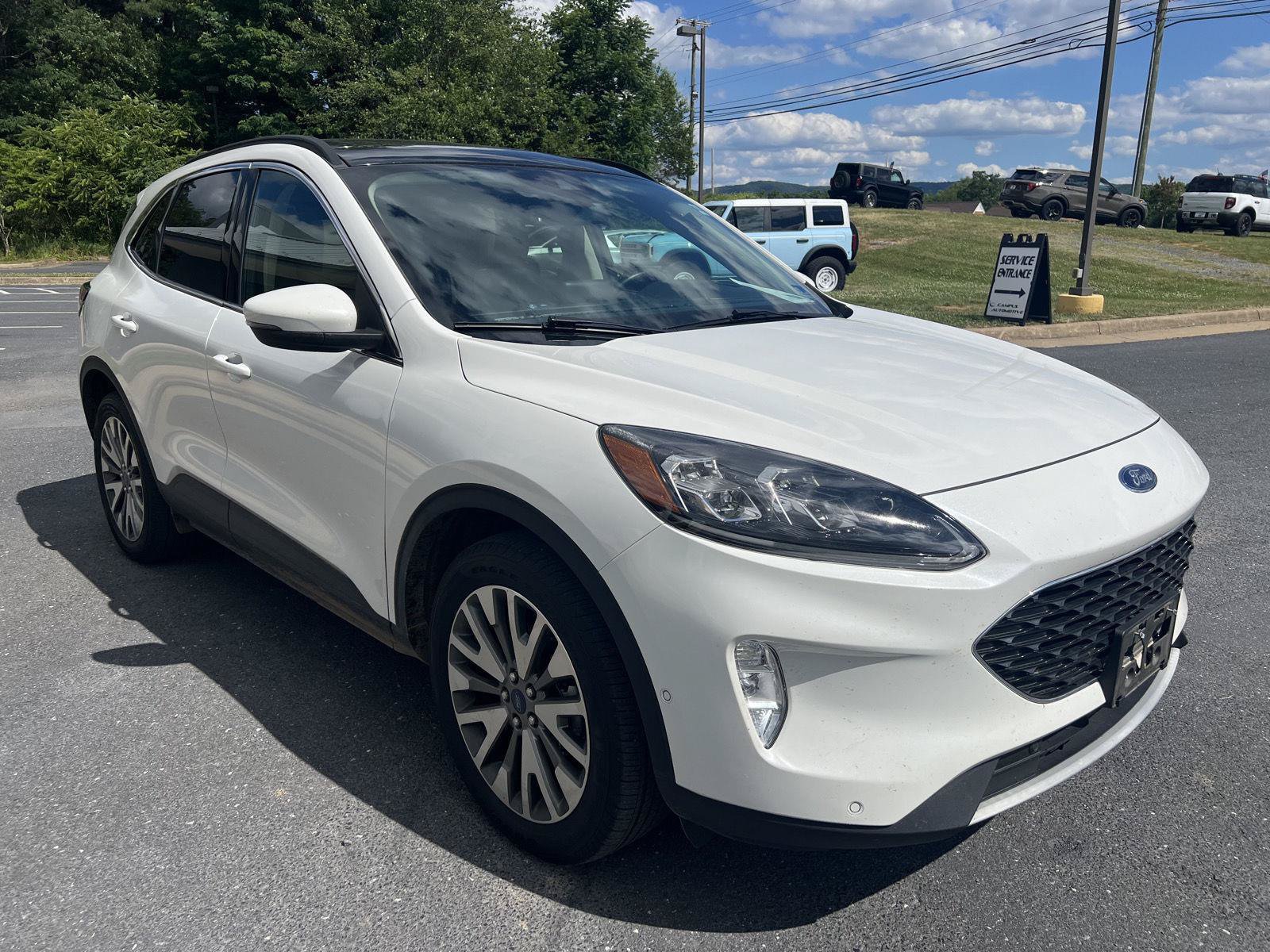 Certified 2020 Ford Escape Titanium w/ Titanium Premium Package 2.0 AWD/4WD image 6