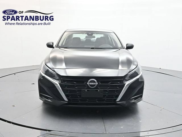 Used 2025 Nissan Altima 2.5 SV FWD image 2
