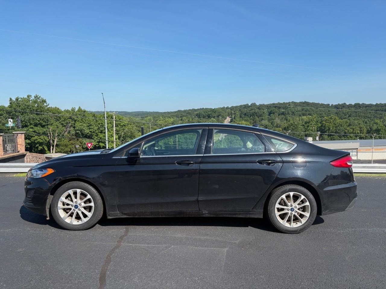 Certified 2020 Ford Fusion SE FWD image 2
