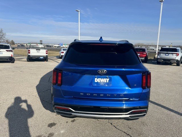 Used 2021 Kia Sorento S w/ Panoramic Sunroof Package image 4