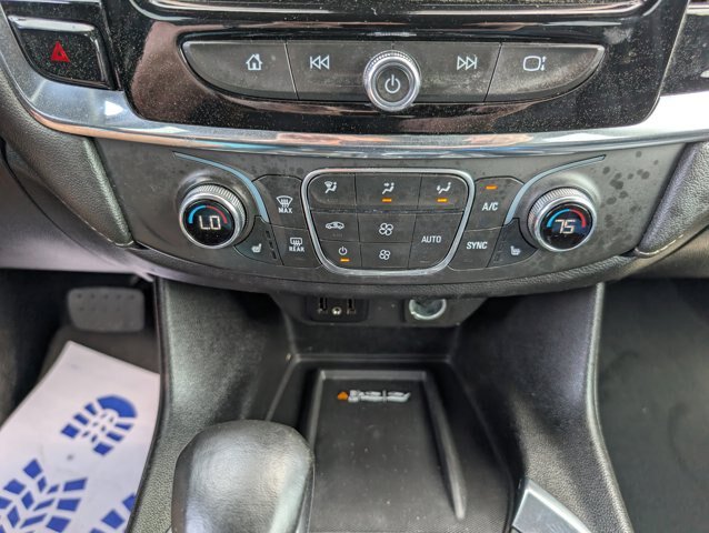 Used 2023 Chevrolet Traverse LT FWD image 15
