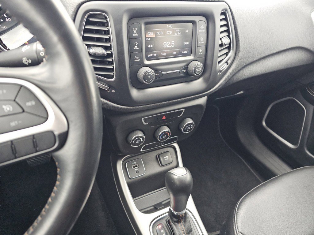 Used 2018 Jeep Compass Latitude image 29