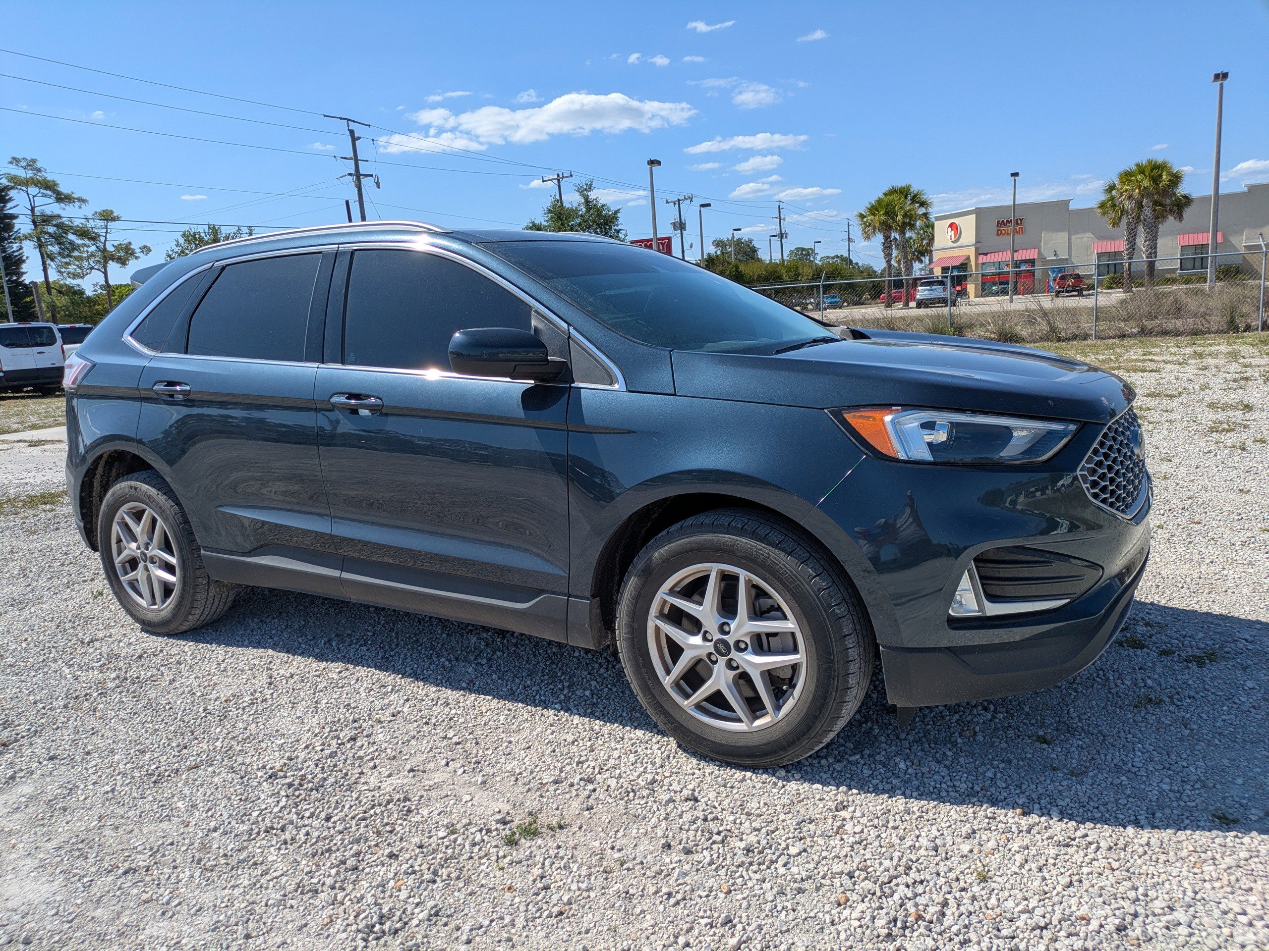 Certified 2023 Ford Edge SEL w/ Convenience Package AWD/4WD image 2