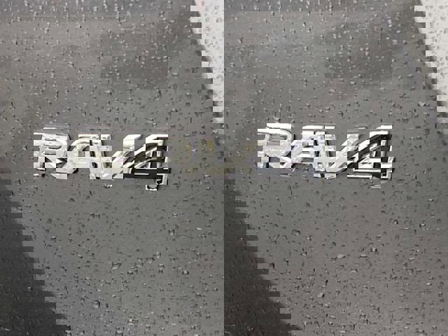 Used 2018 Toyota RAV4 XLE image 5