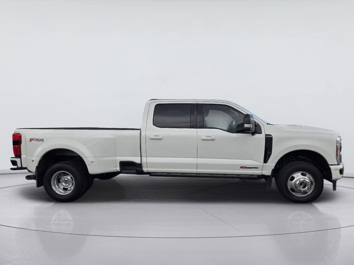 Certified 2025 Ford F350 Platinum w/ FX4 Off-Road Package AWD/4WD image 4