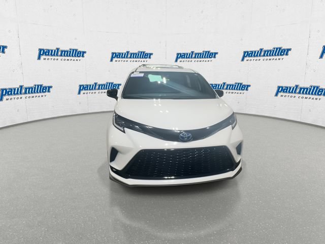 Used 2025 Toyota Sienna XSE w/ XSE Premium Package AWD/4WD image 3