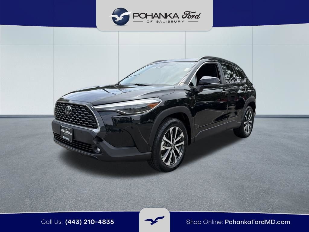 Used 2022 Toyota Corolla Cross XLE AWD/4WD image 2