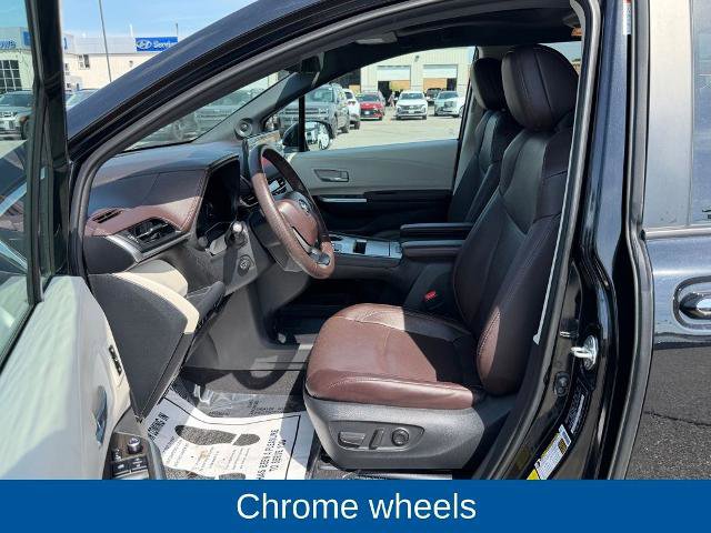 Used 2023 Toyota Sienna Platinum AWD/4WD image 9