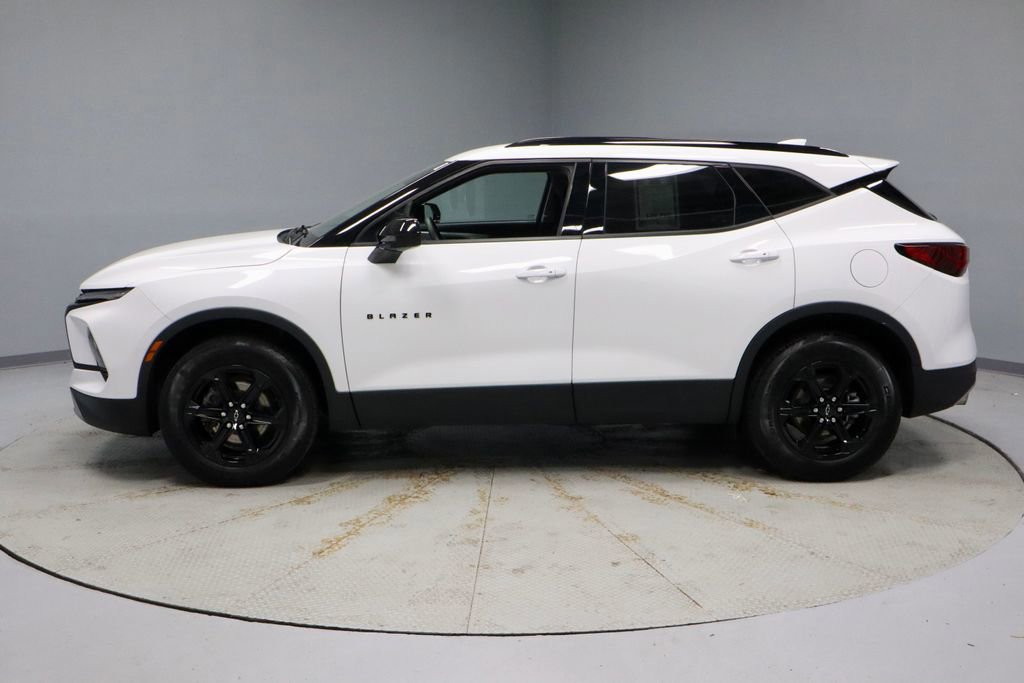 Used 2024 Chevrolet Blazer LT w/ Convenience Package image 2