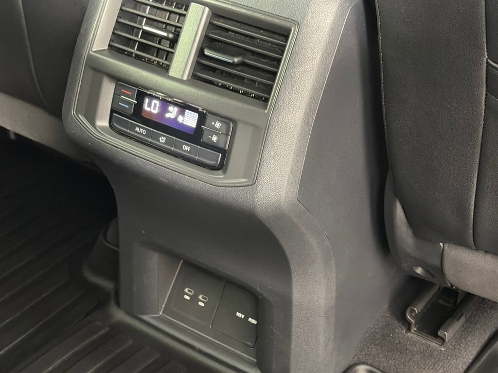 Used 2022 Volkswagen Atlas SE image 30