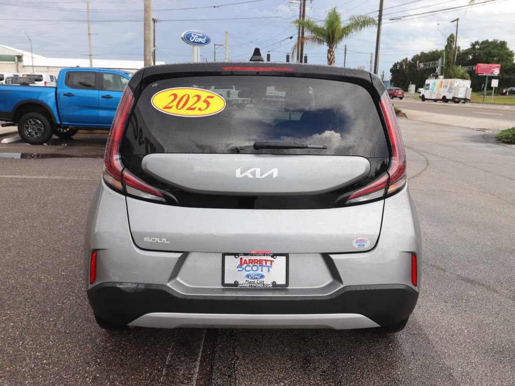 Used 2025 Kia Soul LX FWD image 10