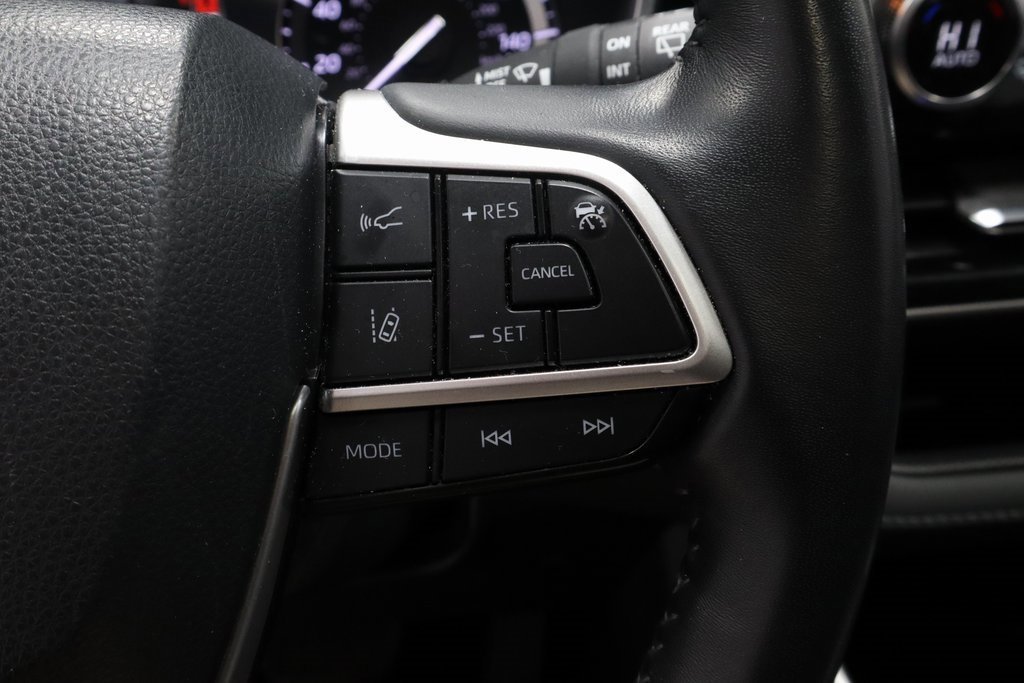 Used 2022 Toyota Highlander XLE image 28