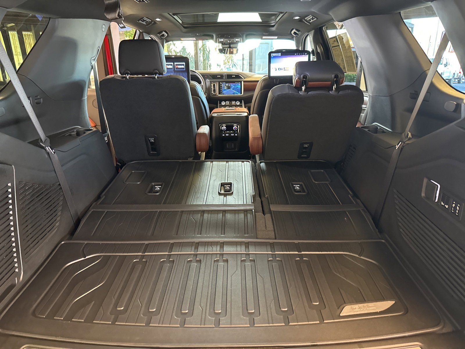 Used 2024 GMC Yukon Denali Ultimate w/ LPO, Floor Liner Package image 36