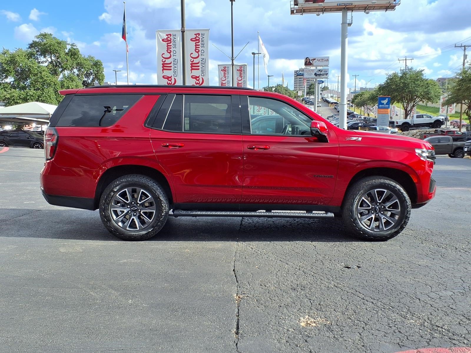 Used 2024 Chevrolet Tahoe Z71 w/ Luxury Package AWD/4WD image 5