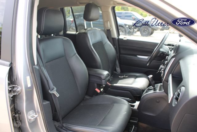 Used 2017 Jeep Compass Latitude FWD image 11