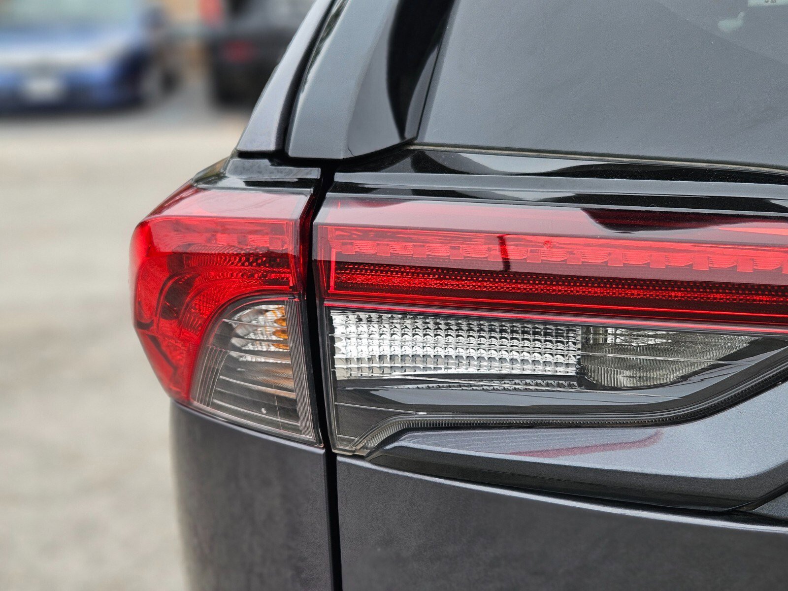 Used 2022 Toyota RAV4 LE image 10