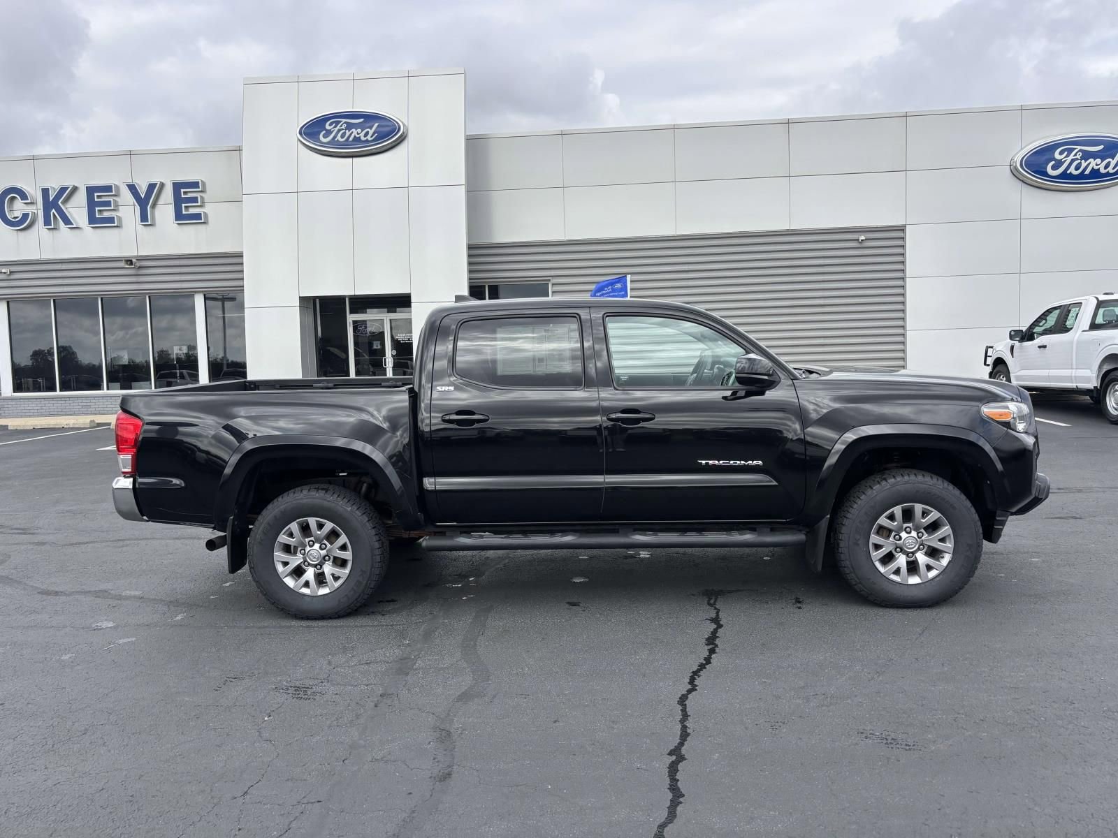 Used 2017 Toyota Tacoma SR5 image 10