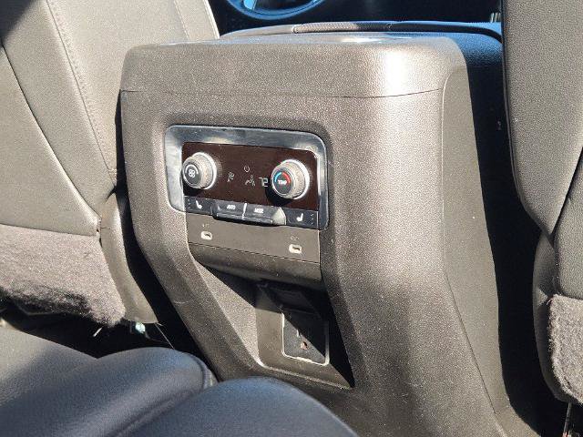 Used 2024 Chevrolet Suburban Premier AWD/4WD image 10