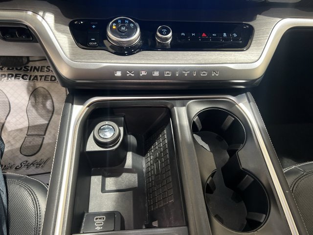 Certified 2025 Ford Expedition Platinum w/ Driver's Package AWD/4WD image 17